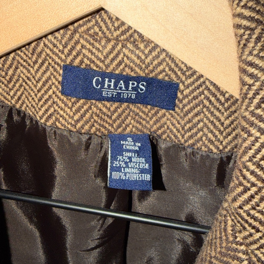 CHAPS Brown Herringbone Wool Blend Blazer with Crest Buttons size Small - Picture 2 of 6